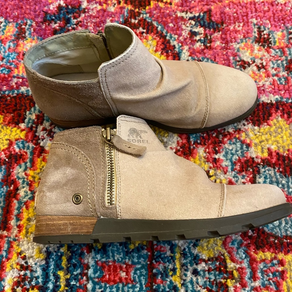 Sorel Major low zip up booties